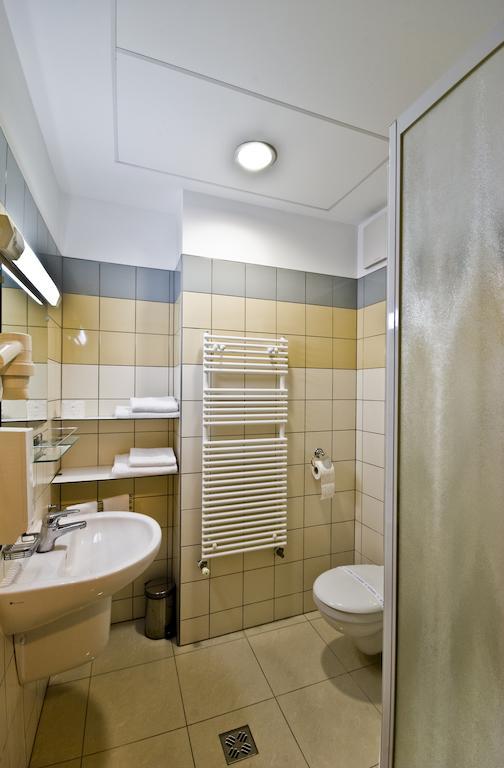 Hotel Kerpely Dunaújváros Quarto foto