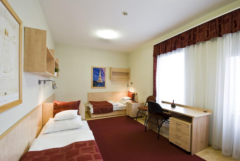 Hotel Kerpely Dunaújváros Quarto foto