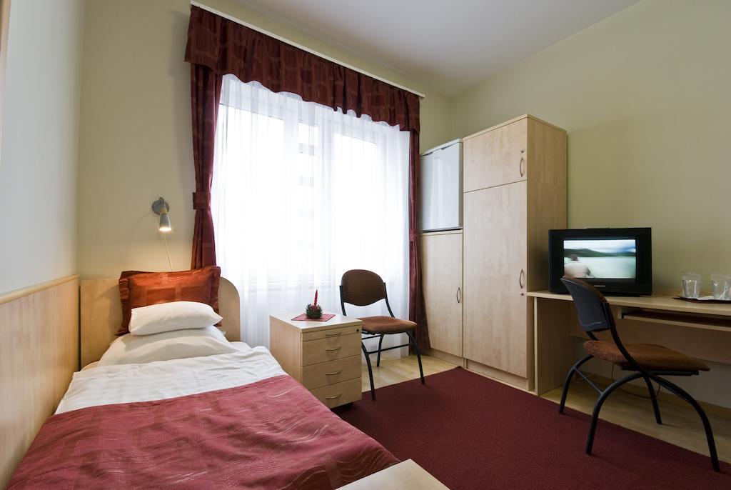 Hotel Kerpely Dunaújváros Quarto foto