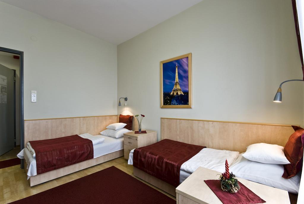 Hotel Kerpely Dunaújváros Quarto foto