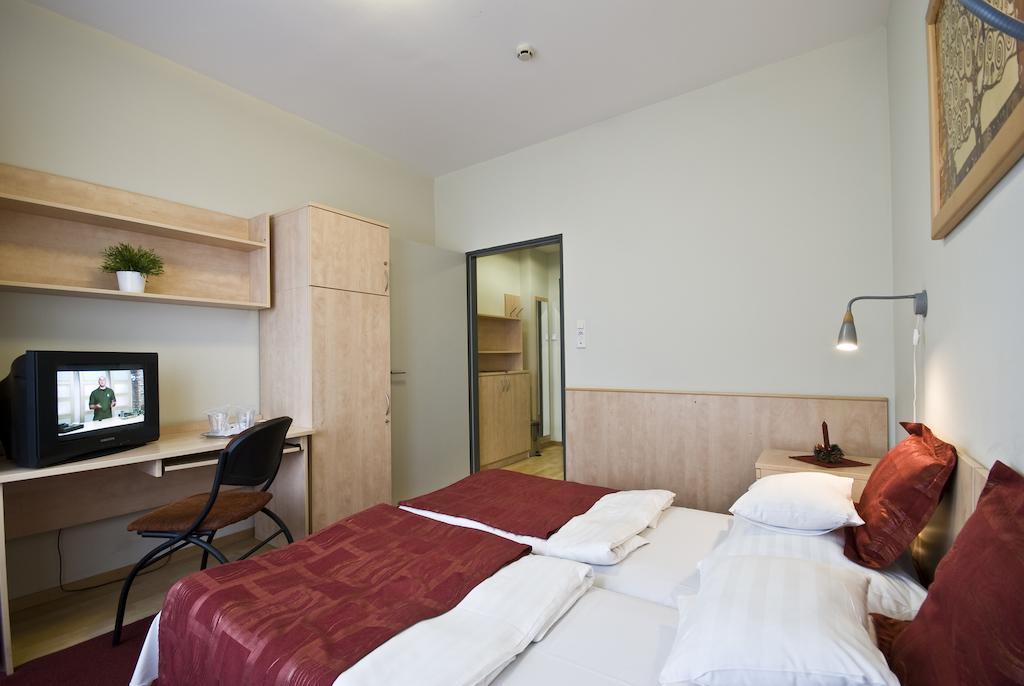 Hotel Kerpely Dunaújváros Quarto foto
