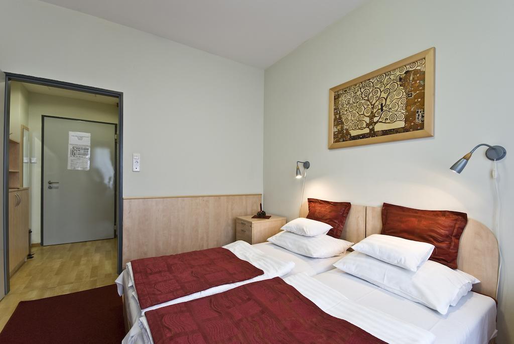 Hotel Kerpely Dunaújváros Quarto foto