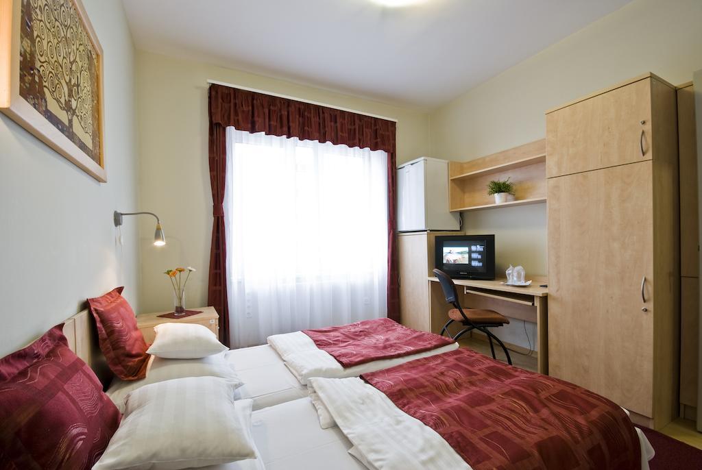 Hotel Kerpely Dunaújváros Quarto foto